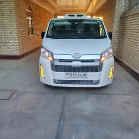 Toyota Hiace 2021