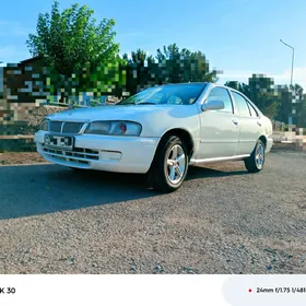 Nissan Sunny 2000