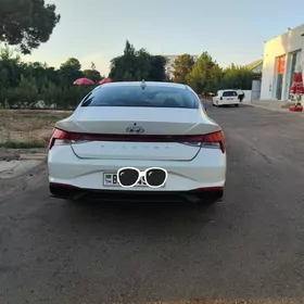 Hyundai Elantra 2022