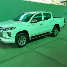 Mitsubishi L200 2021