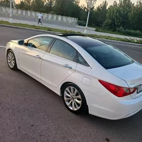 Hyundai Sonata 2011