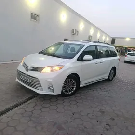 Toyota Sienna 2019