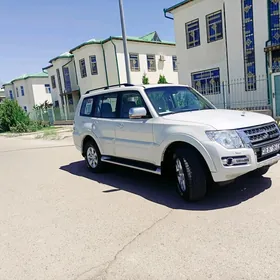 Mitsubishi Pajero 2015