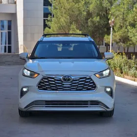 Toyota Highlander 2020