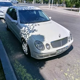 Mercedes-Benz E320 2004