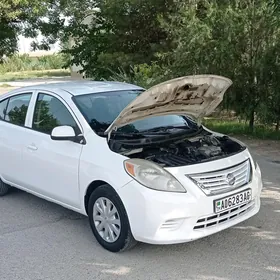 Nissan Versa 2013