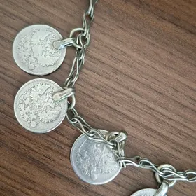 украшение из серебрянных монет