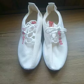 кроссовки