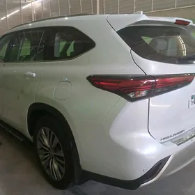 Toyota Highlander 2021