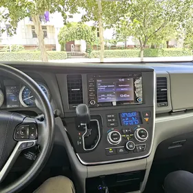 Toyota Sienna 2018