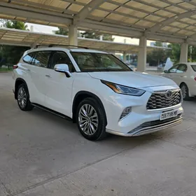 Toyota Highlander 2021