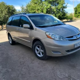 Toyota Sienna 2004