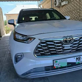 Toyota Highlander 2021