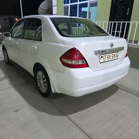 Nissan Versa 2006