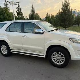 Toyota Fortuner 2013