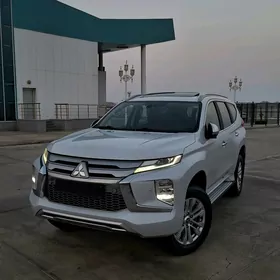 Mitsubishi Pajero 2020