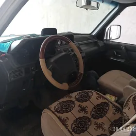 Mitsubishi Pajero 1991