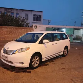 Toyota Sienna 2010