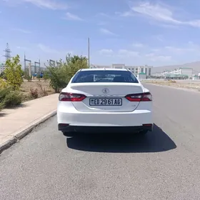 Toyota Camry 2021