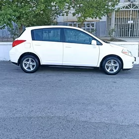 Nissan Versa 2011