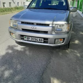Infiniti QX4 2002