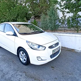 Hyundai Accent 2013
