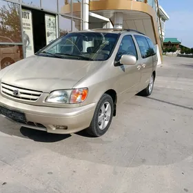 Toyota Sienna 2002