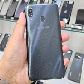 Samsung A30. 3/32gb