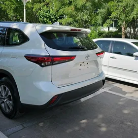 Toyota Highlander 2021