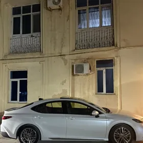 Toyota Camry 2025