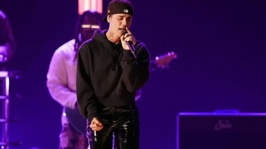 Джастин Бибер выпустил альбом Swag и первую коллекцию своего бренда Skylrk