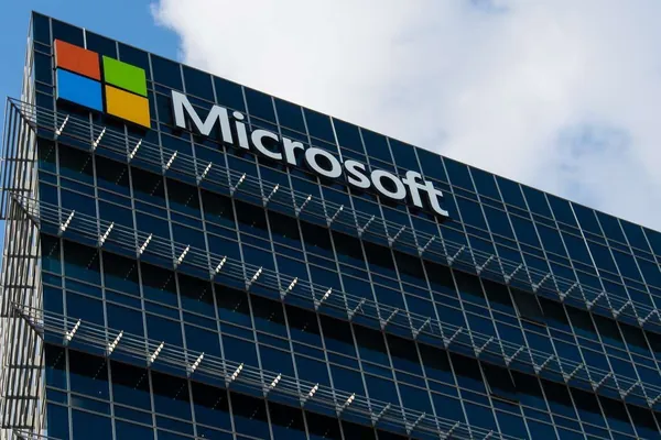 ИИ помог Microsoft сэкономить более $500 млн: сокращает расходы и штаты