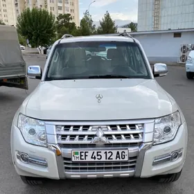 Mitsubishi Pajero 2015