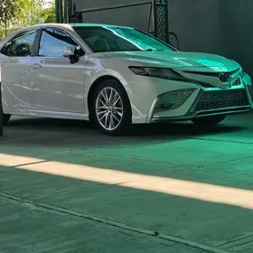 Toyota Camry 2021