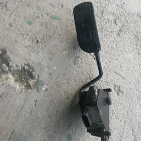 Nissan versa pedal