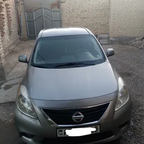 Nissan Versa 2012