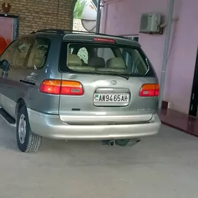 Toyota Sienna 1998