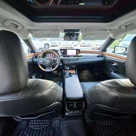 Lexus ES 350 2019