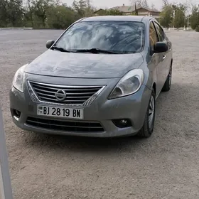 Nissan Versa 2012