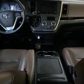 Toyota Sienna 2020
