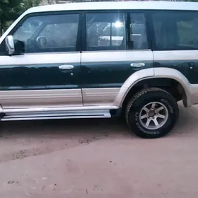 Mitsubishi Pajero 1992