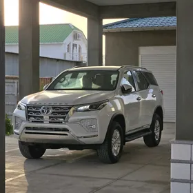 Toyota Fortuner 2024