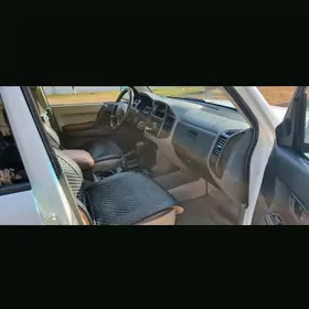 Mitsubishi Pajero 2001