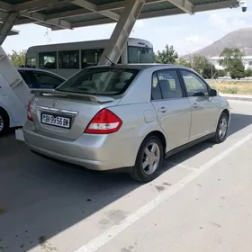 Nissan Tiida 2006