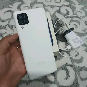 Samsung m12