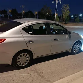 Nissan Versa 2011