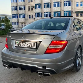 Mercedes-Benz C300 2011