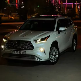 Toyota Highlander 2021