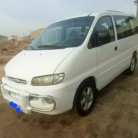 Hyundai H-1 1999