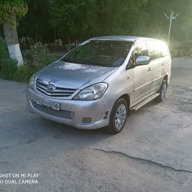 Toyota Innova 2010